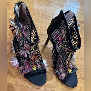 Betsey Johnson Size 8 Black Mesh Hells With Flowers